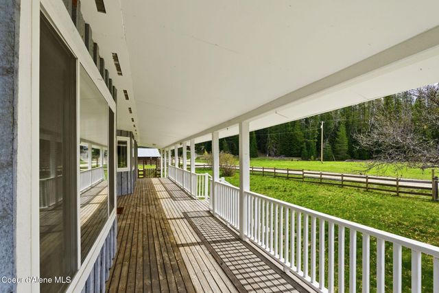 1206 Meadowood RD, Sandpoint, ID 83864