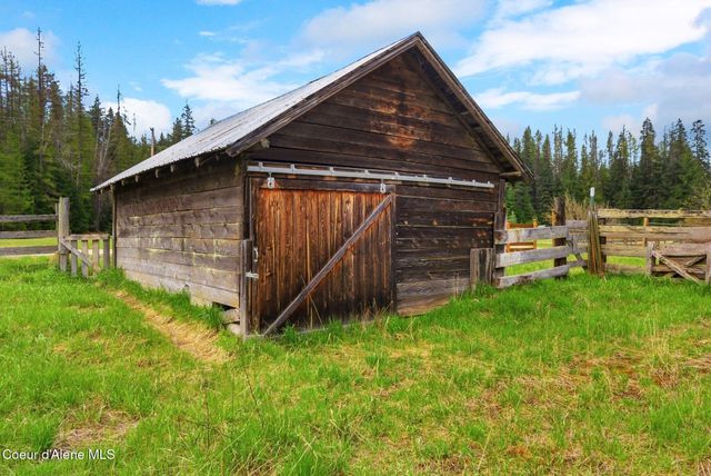 1206 Meadowood RD, Sandpoint, ID 83864