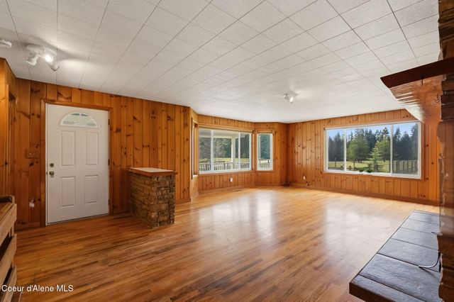 1206 Meadowood RD, Sandpoint, ID 83864