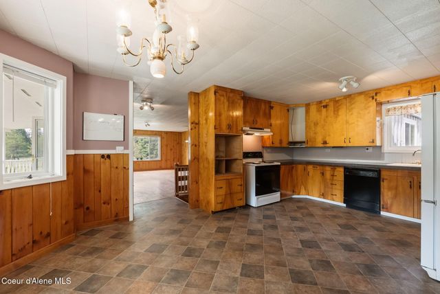 1206 Meadowood RD, Sandpoint, ID 83864
