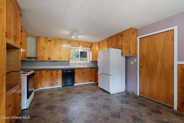 1206 Meadowood RD, Sandpoint, ID 83864