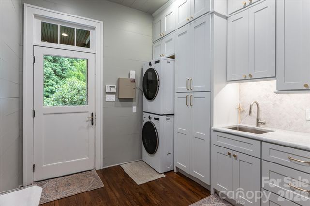 242 Racquet Club Road, Asheville, NC 28803