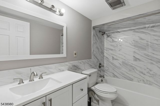 224 Holland Mt Rd, Jefferson Twp., NJ 07438