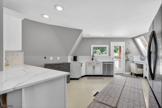 224 Holland Mt Rd, Jefferson Twp., NJ 07438