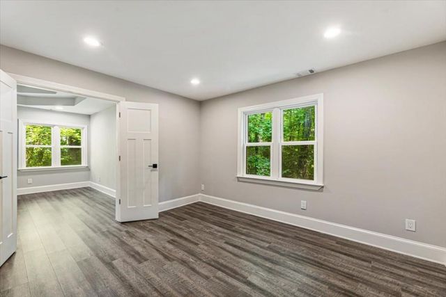 3851 Glenhurst Drive SE, Smyrna, GA 30080