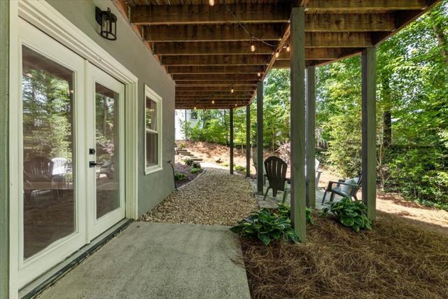 3851 Glenhurst Drive SE, Smyrna, GA 30080