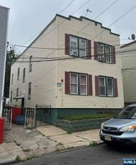 30 Camden Street, Paterson, NJ 07503