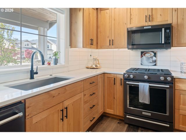 3297 KORBEL St, Eugene, OR 97404