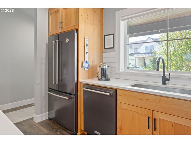 3297 KORBEL St, Eugene, OR 97404