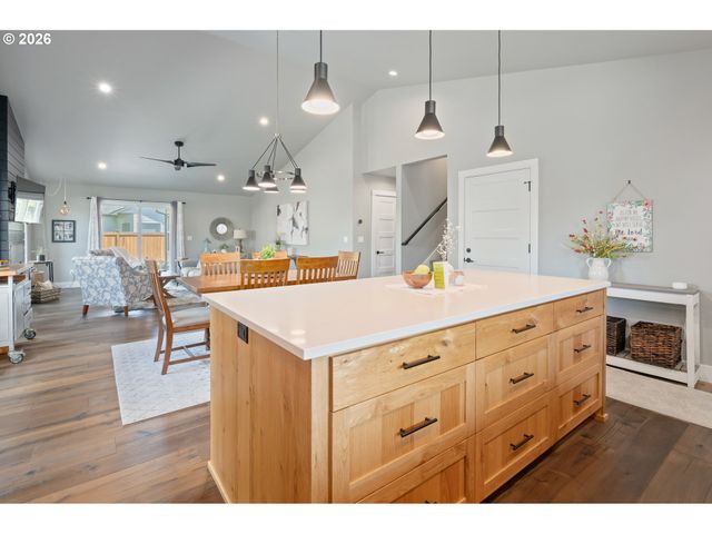 3297 KORBEL St, Eugene, OR 97404