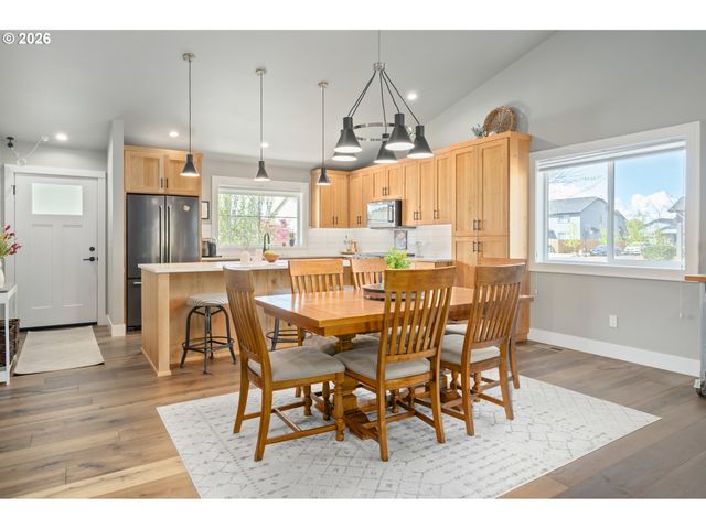 3297 KORBEL St, Eugene, OR 97404