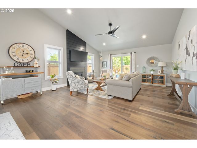 3297 KORBEL St, Eugene, OR 97404