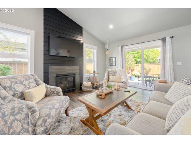 3297 KORBEL St, Eugene, OR 97404