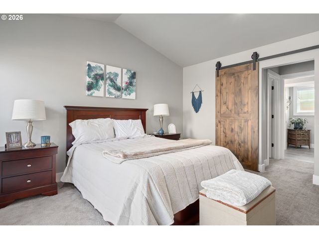 3297 KORBEL St, Eugene, OR 97404