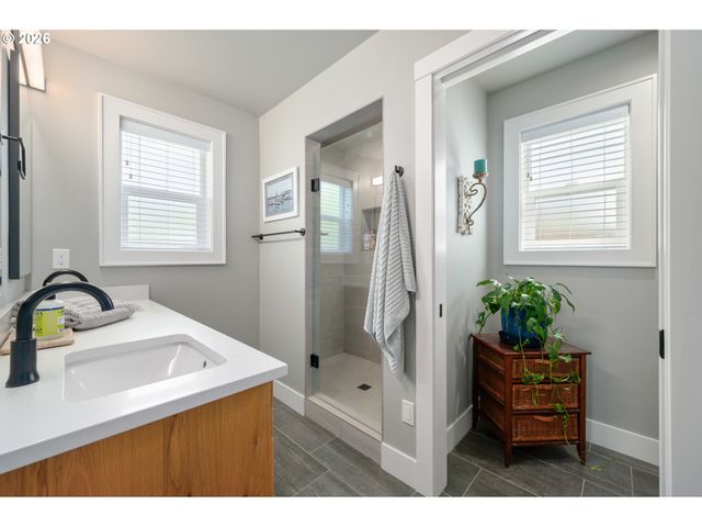 3297 KORBEL St, Eugene, OR 97404