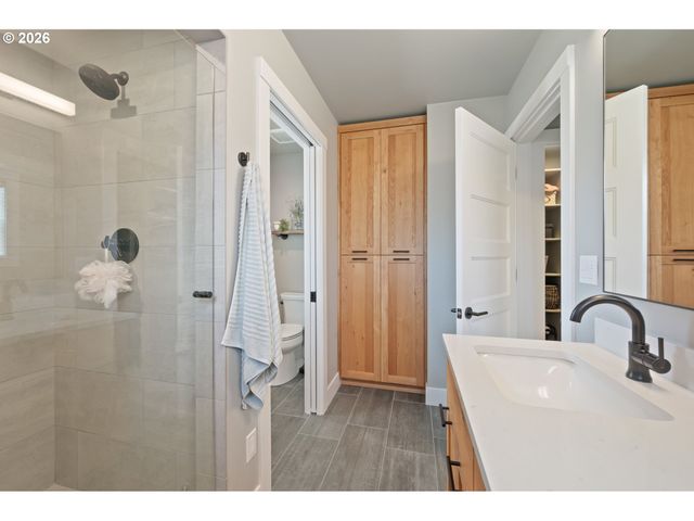 3297 KORBEL St, Eugene, OR 97404