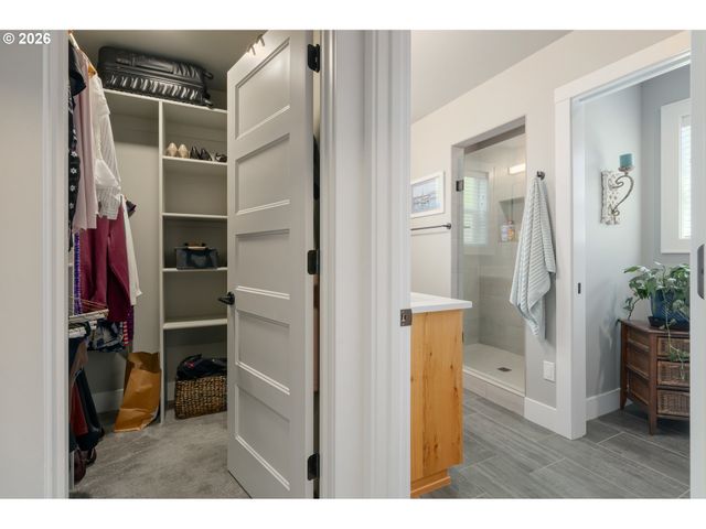 3297 KORBEL St, Eugene, OR 97404