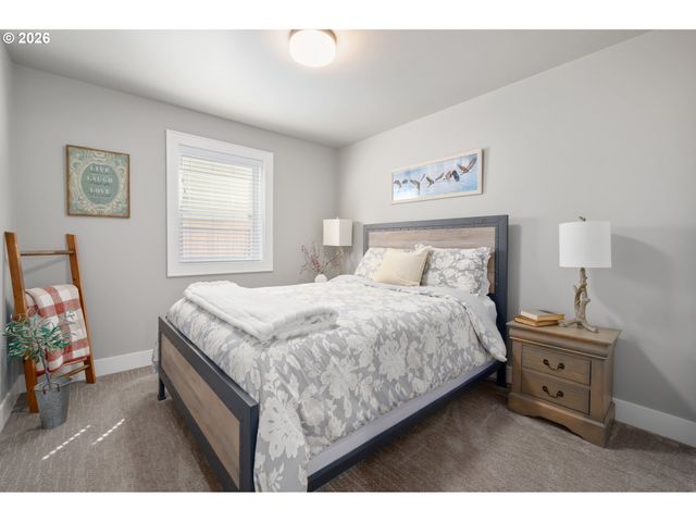 3297 KORBEL St, Eugene, OR 97404