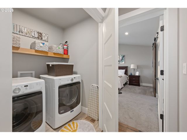 3297 KORBEL St, Eugene, OR 97404