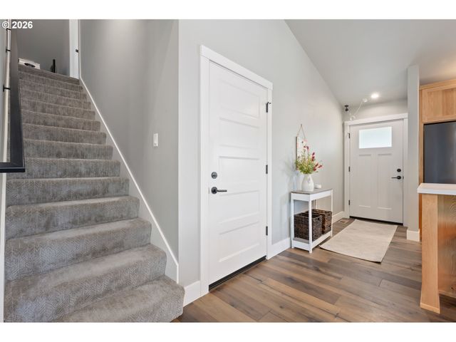 3297 KORBEL St, Eugene, OR 97404