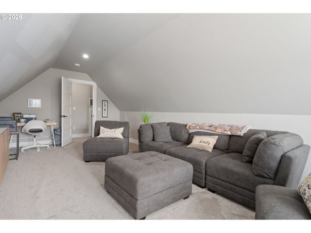 3297 KORBEL St, Eugene, OR 97404