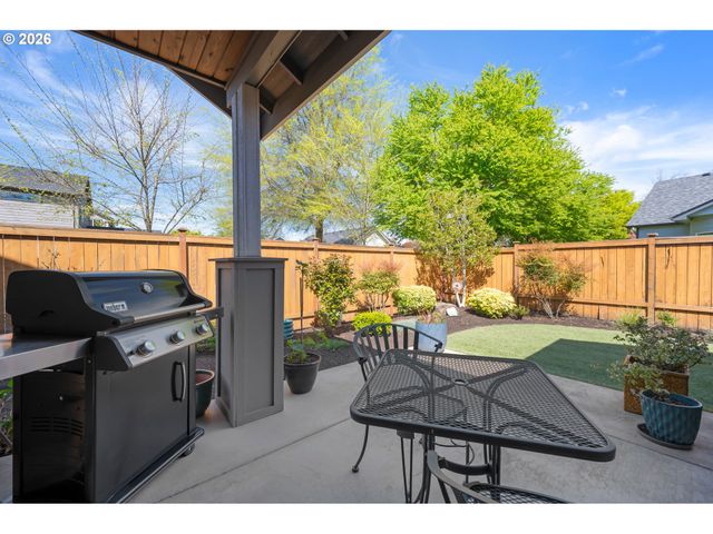 3297 KORBEL St, Eugene, OR 97404