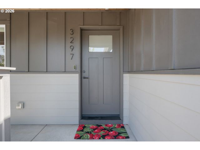 3297 KORBEL St, Eugene, OR 97404