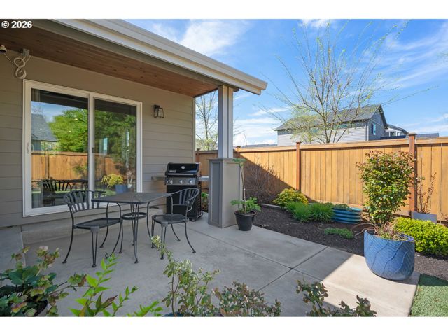 3297 KORBEL St, Eugene, OR 97404