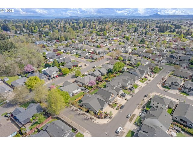 3297 KORBEL St, Eugene, OR 97404