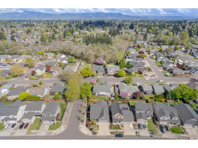 3297 KORBEL St, Eugene, OR 97404