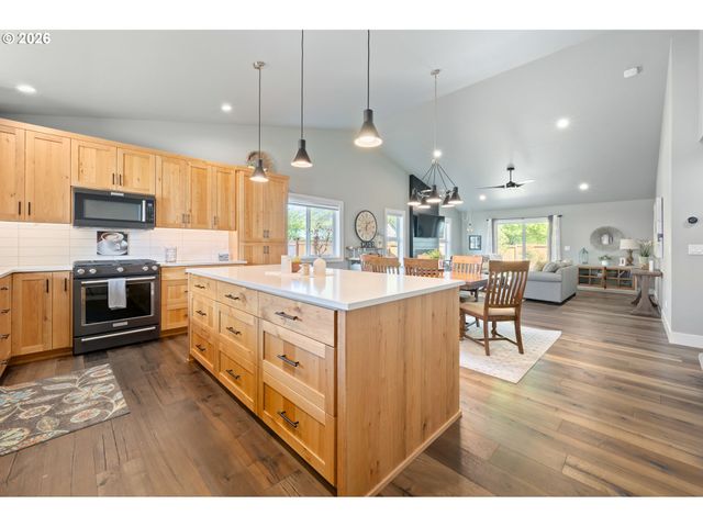 3297 KORBEL St, Eugene, OR 97404