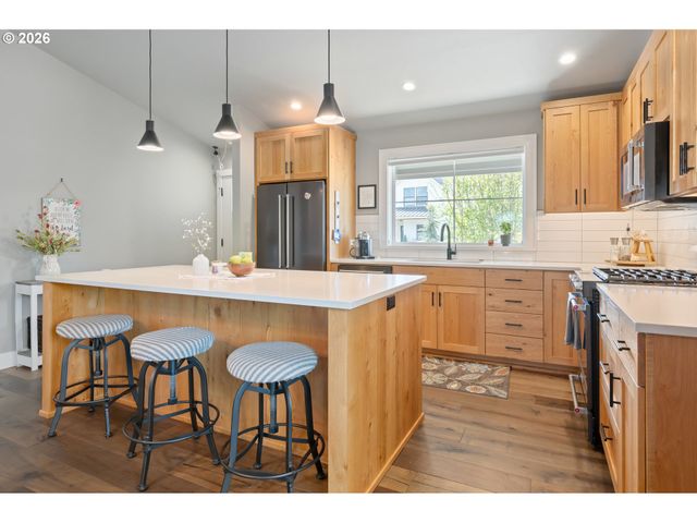 3297 KORBEL St, Eugene, OR 97404