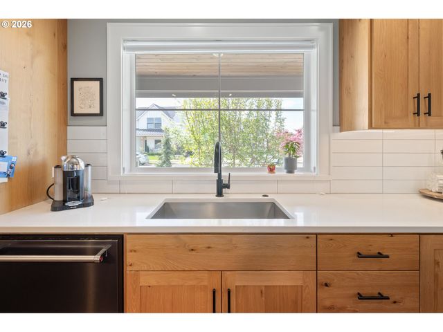 3297 KORBEL St, Eugene, OR 97404