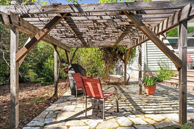 10041 Greenwood Rd, Grass Valley, CA 95945