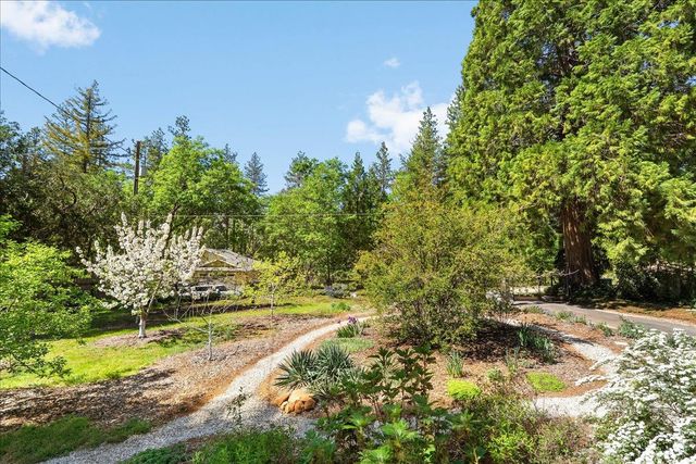 10041 Greenwood Rd, Grass Valley, CA 95945