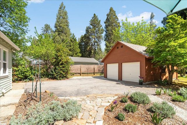10041 Greenwood Rd, Grass Valley, CA 95945