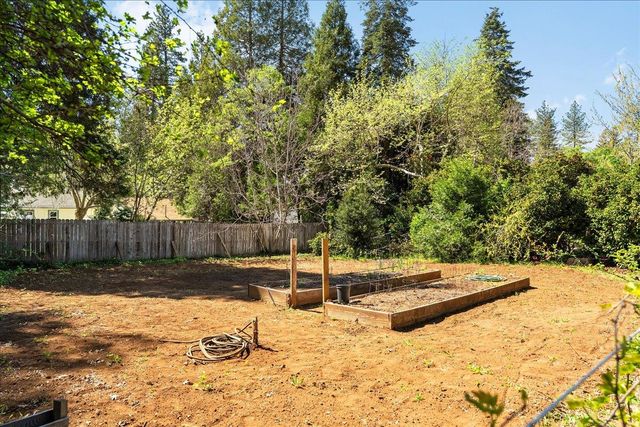 10041 Greenwood Rd, Grass Valley, CA 95945