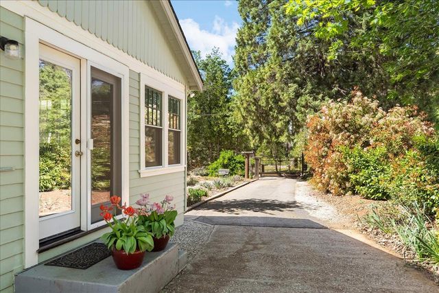 10041 Greenwood Rd, Grass Valley, CA 95945