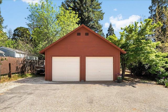 10041 Greenwood Rd, Grass Valley, CA 95945