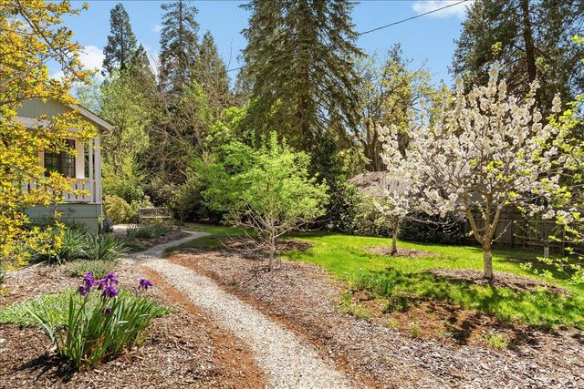 10041 Greenwood Rd, Grass Valley, CA 95945