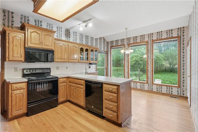 12200 Cherry Street, Kansas City, MO 64145