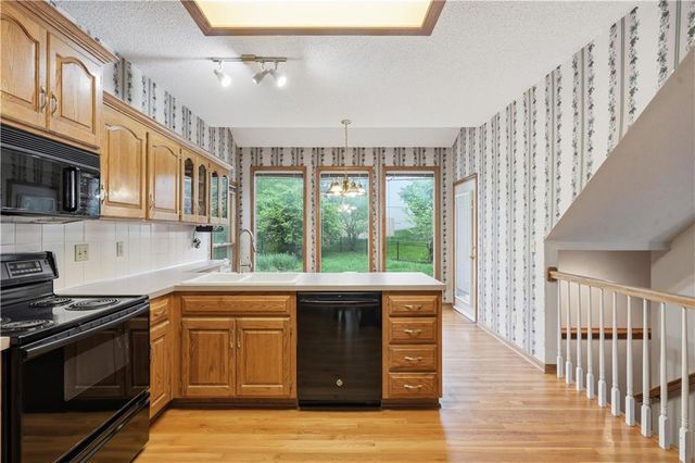 12200 Cherry Street, Kansas City, MO 64145