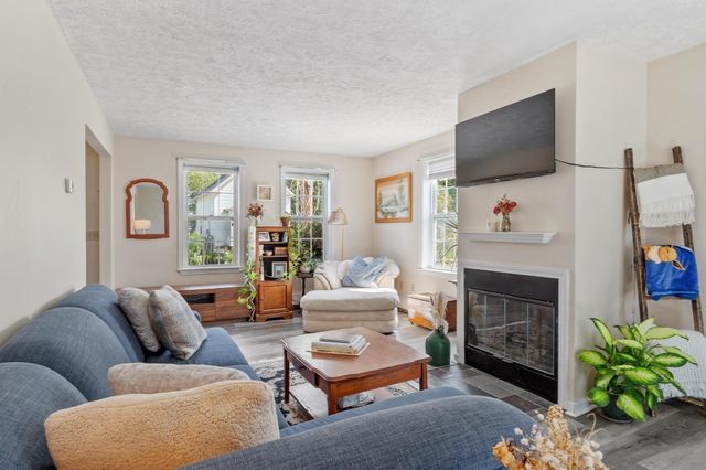 19 Sudbury St 19, Maynard, MA 01754