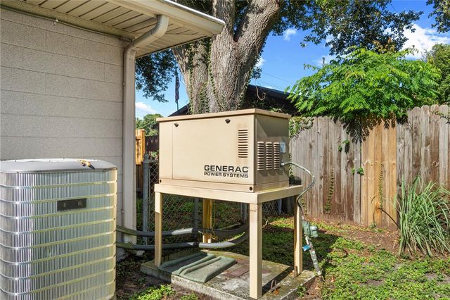 207 W WHEELER ROAD, Seffner, FL 33584