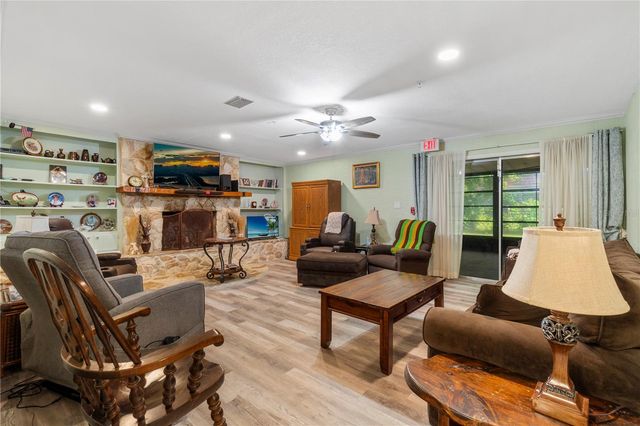 207 W WHEELER ROAD, Seffner, FL 33584