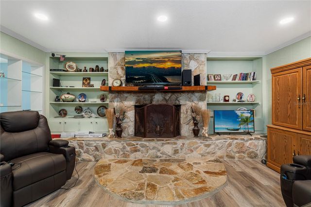 207 W WHEELER ROAD, Seffner, FL 33584