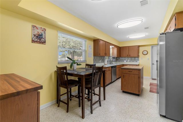 207 W WHEELER ROAD, Seffner, FL 33584