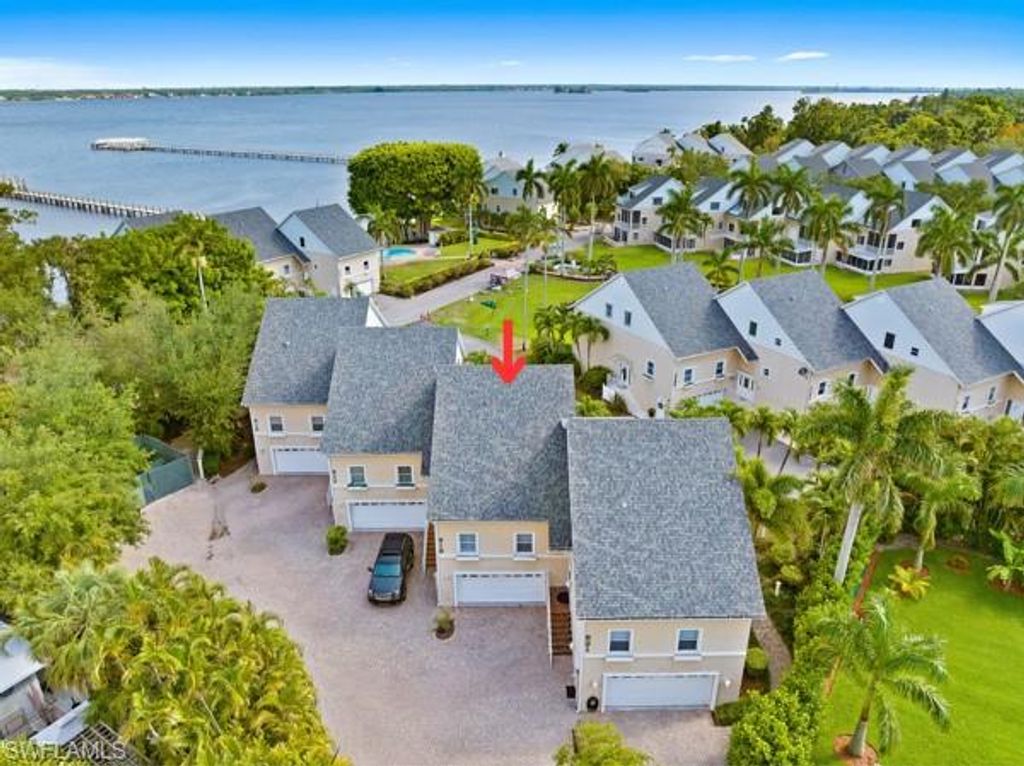 819 James ST, FORT MYERS, FL 33916 — photo 2
