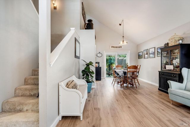 532 Walten Way, Windsor, CA 95492