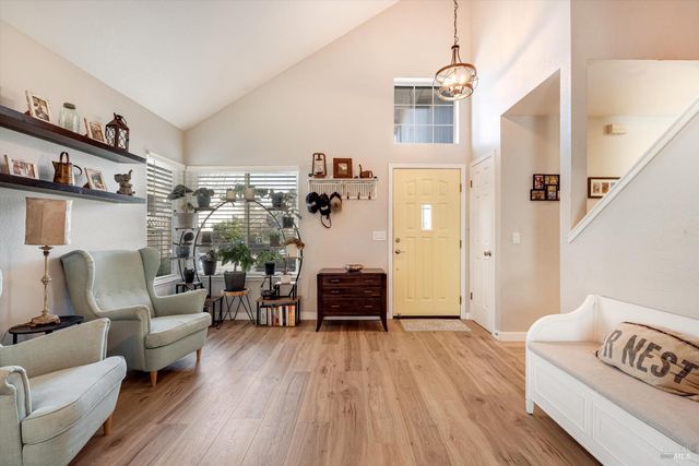 532 Walten Way, Windsor, CA 95492